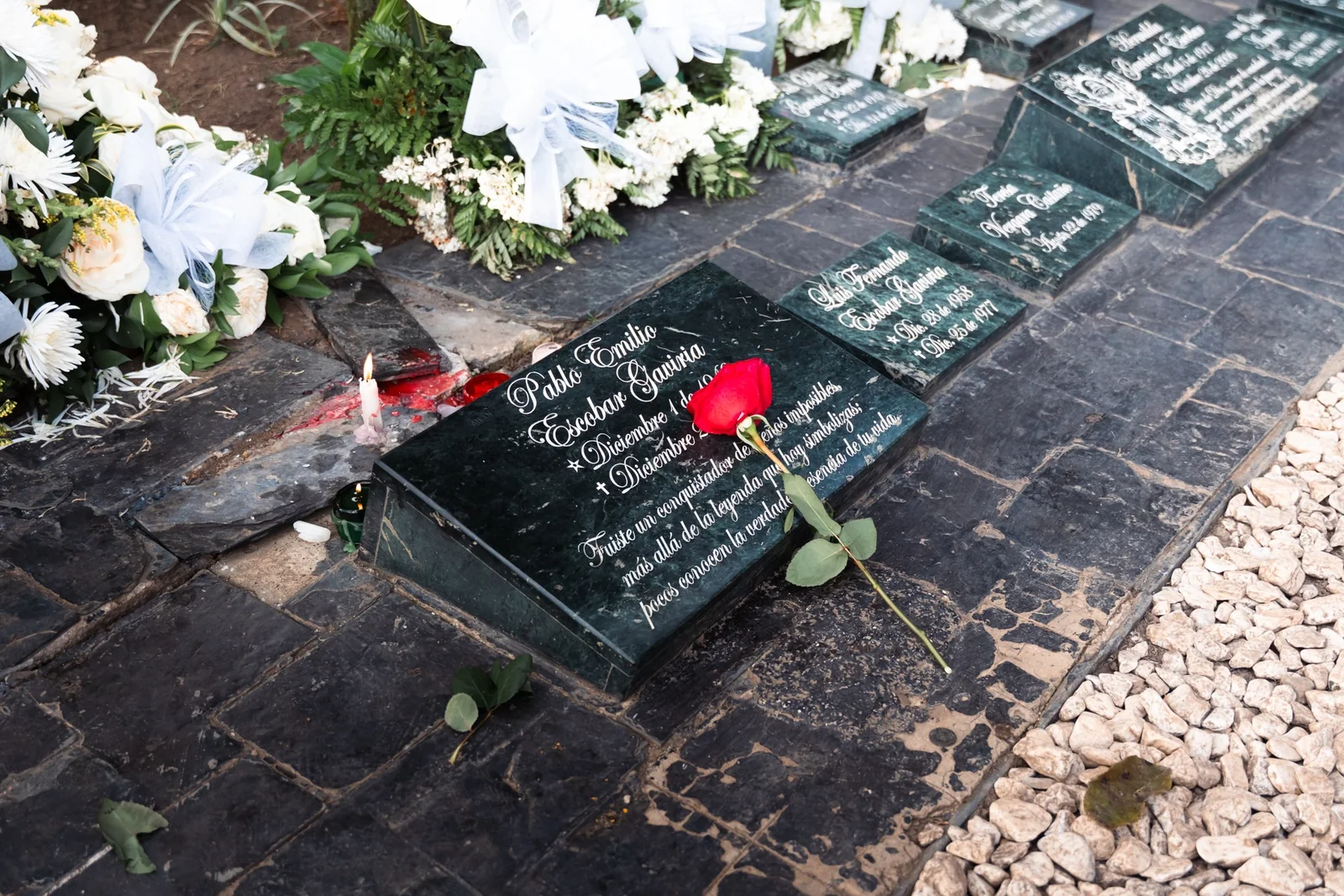 Tumba de Pablo Escobar en el Cementerio Montesacro de Medellín